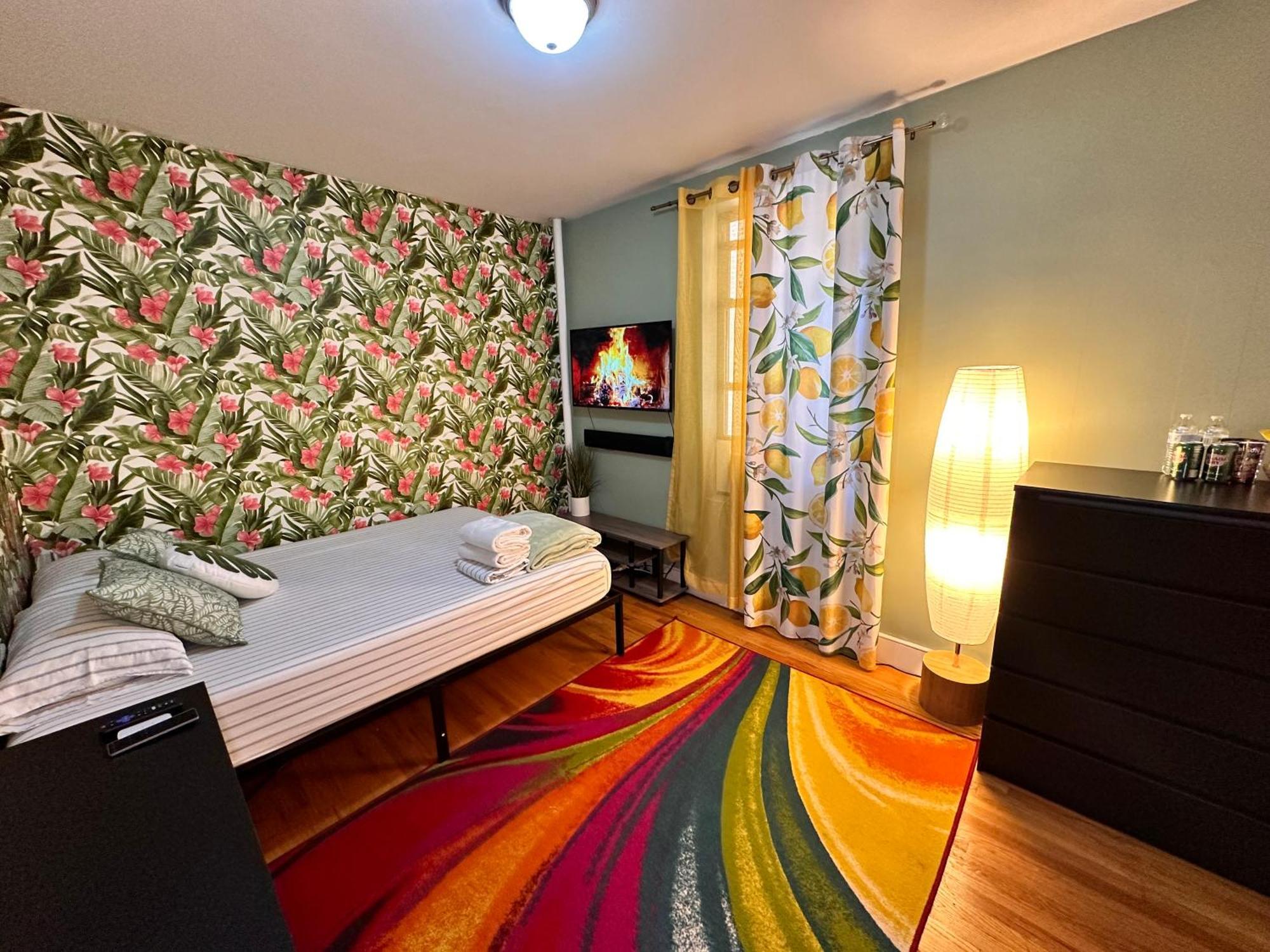 Tropical Comfort Room In Harlem Cozy Stay With Snacks & Style Нью-Йорк Екстер'єр фото