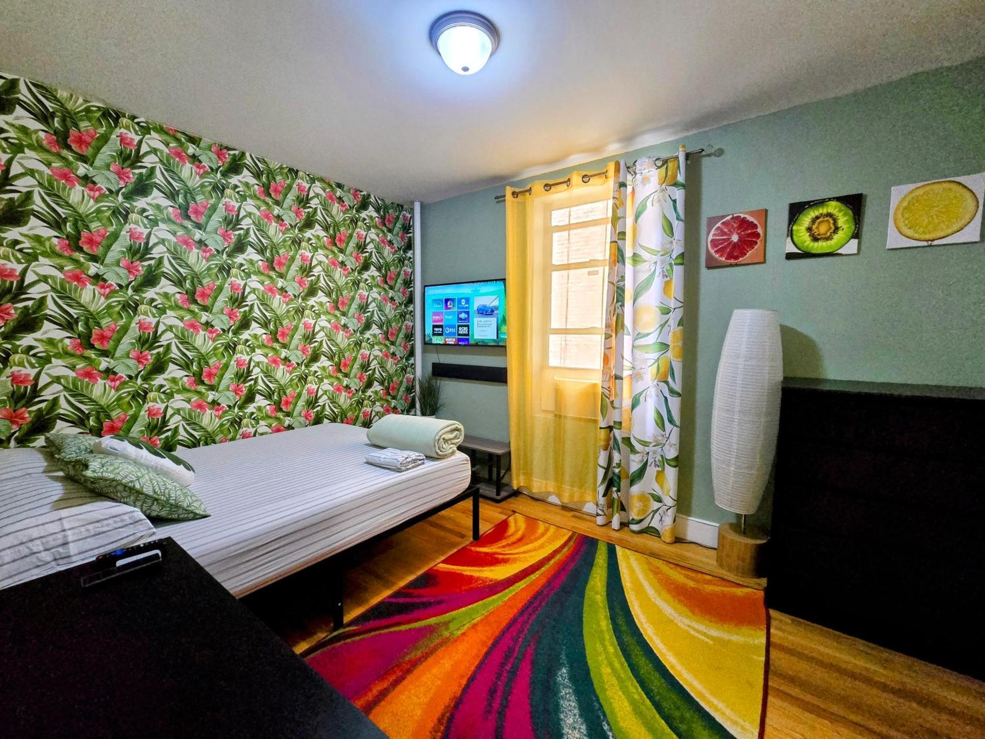 Tropical Comfort Room In Harlem Cozy Stay With Snacks & Style Нью-Йорк Екстер'єр фото