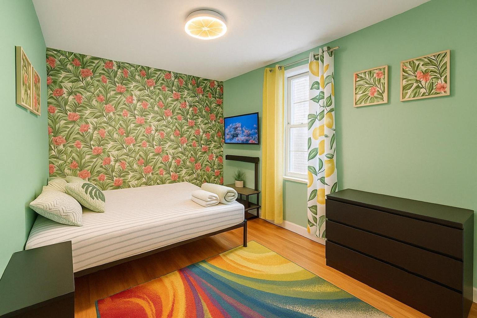 Tropical Comfort Room In Harlem Cozy Stay With Snacks & Style Нью-Йорк Екстер'єр фото